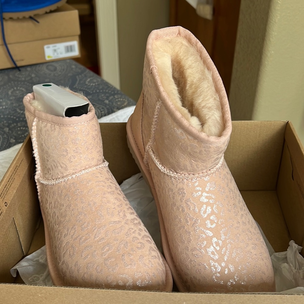 Rose/silver UGG lined boots